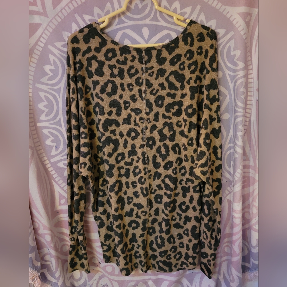 Daytrip Cheetah Print Top - Picture 3 of 4